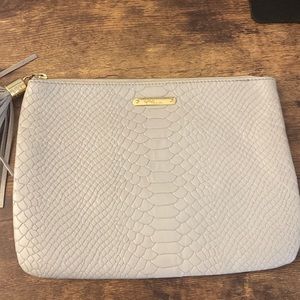Gigi New York Uber clutch